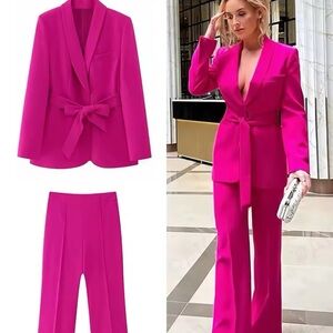 Elegant Fucsia blazer and pants suit!